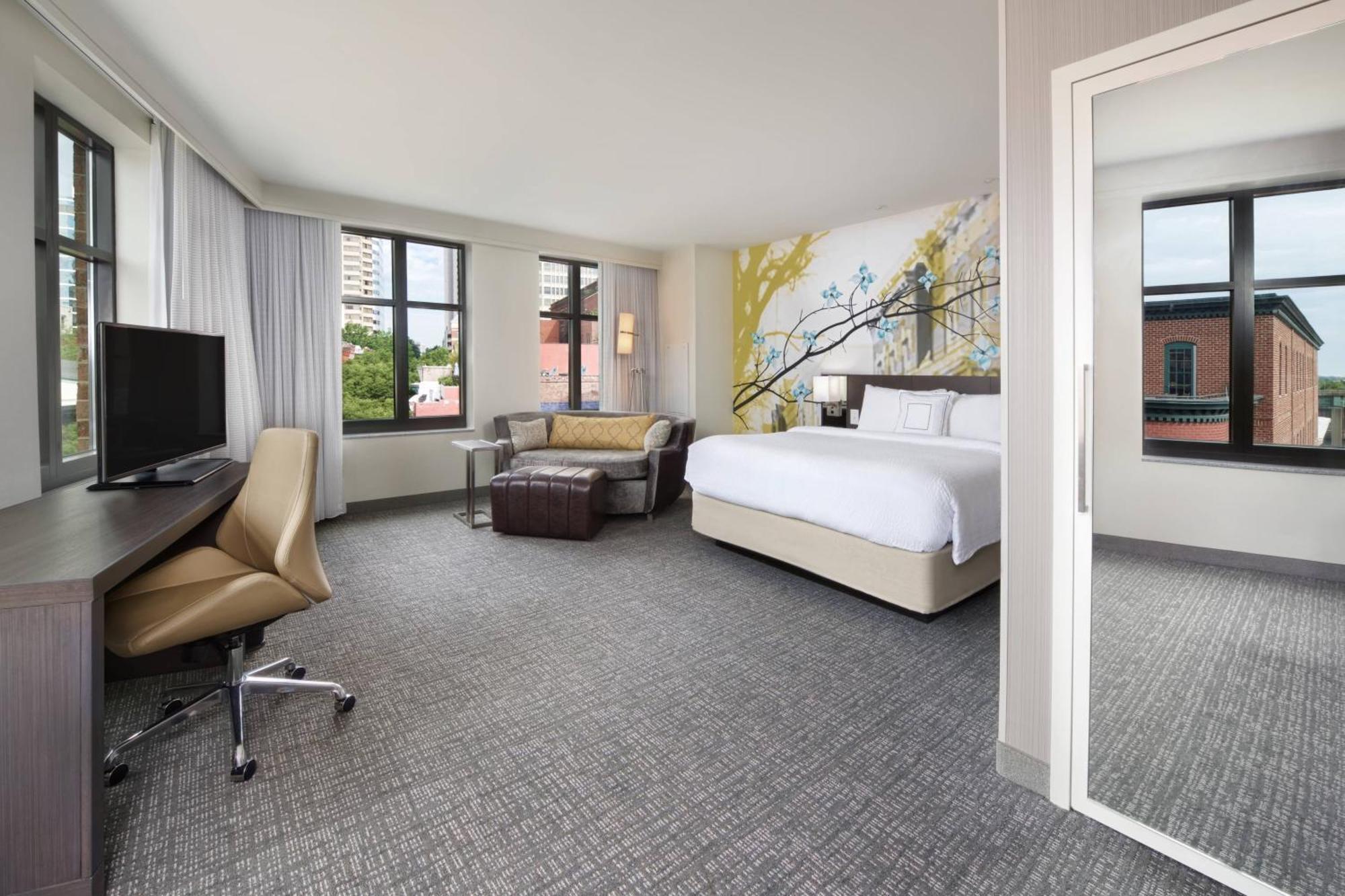 Courtyard By Marriott Richmond Downtown Hotel Екстериор снимка