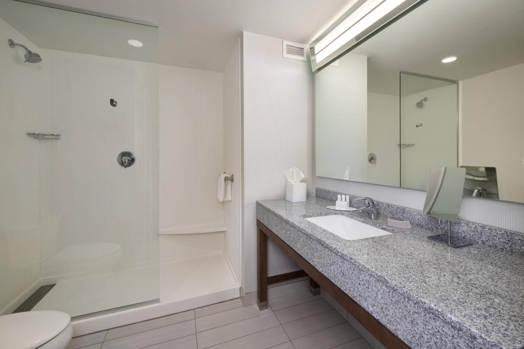Courtyard By Marriott Richmond Downtown Hotel Екстериор снимка