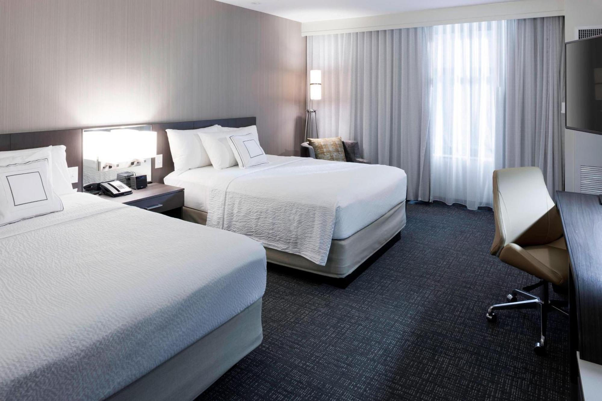 Courtyard By Marriott Richmond Downtown Hotel Екстериор снимка