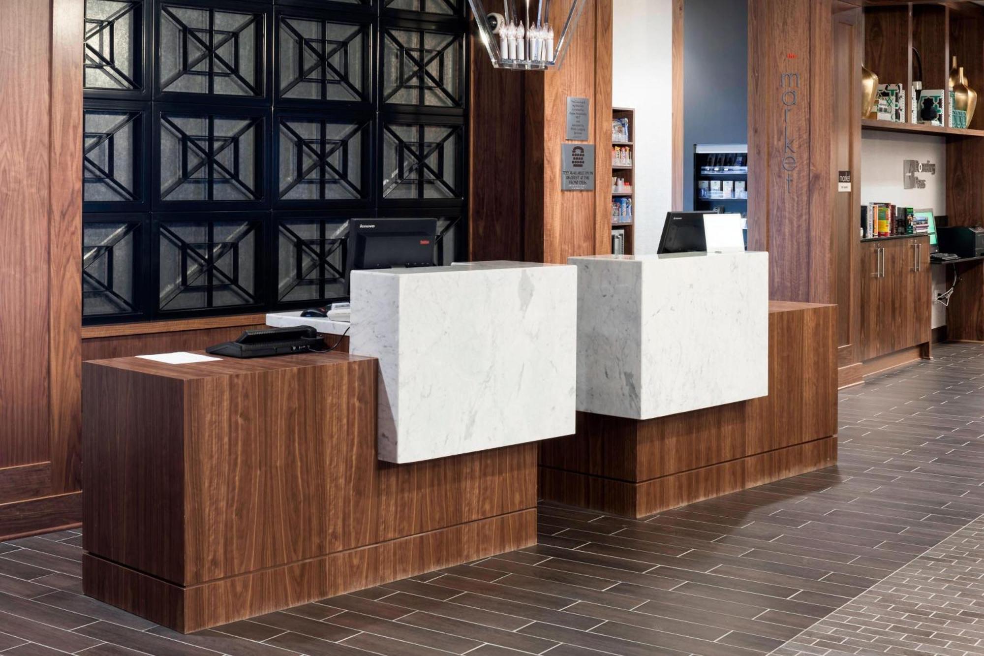 Courtyard By Marriott Richmond Downtown Hotel Екстериор снимка