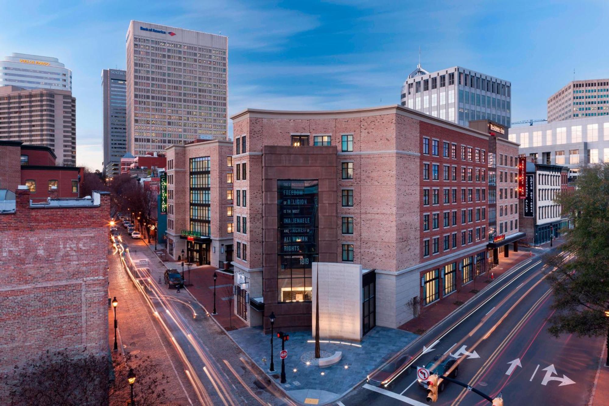 Courtyard By Marriott Richmond Downtown Hotel Екстериор снимка